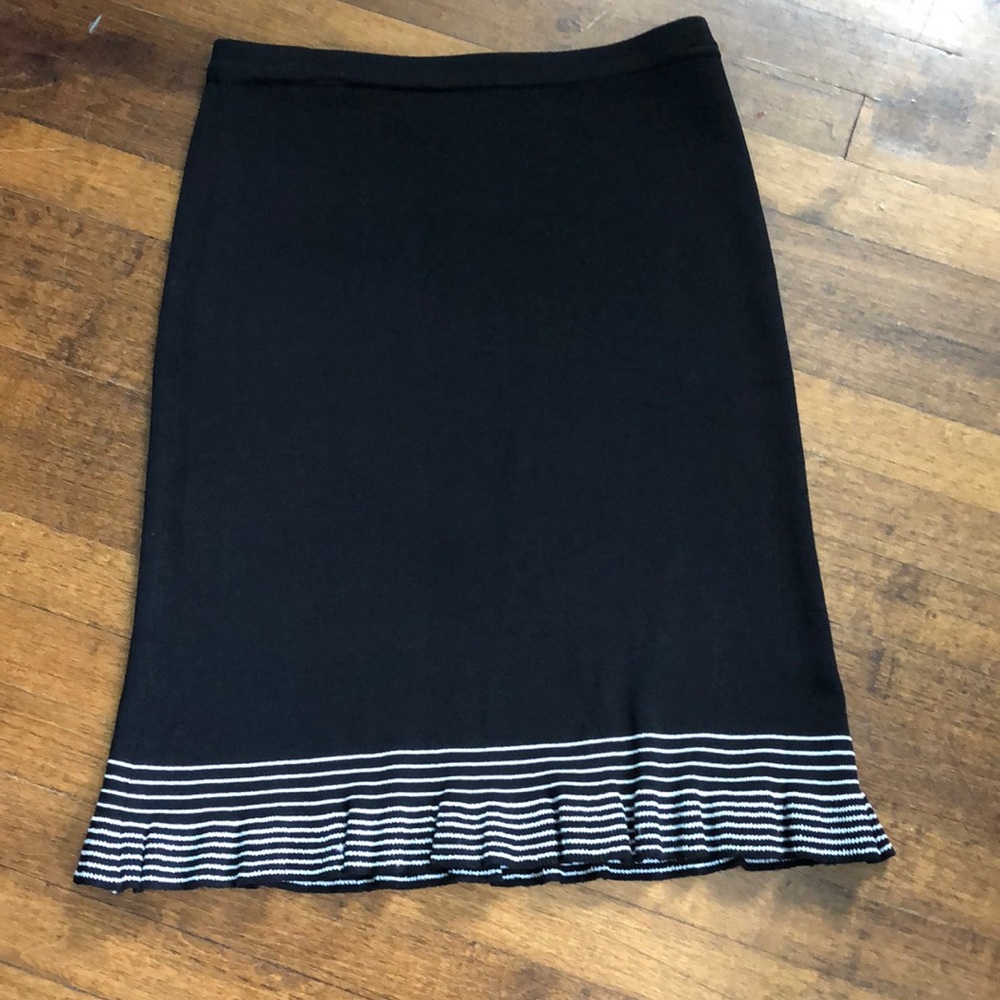 Sag Harbor Black Knit Skirt Black and White Ruffled Hemline Size Petite Medium